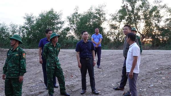 Lãnh đạo UBND phường Hải An kiểm tra công tác phòng, chống bão số 11