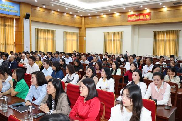 Đảng uỷ phường Hải An tham dự Hội nghị trực tuyến tập huấn ứng dụng “ Sổ tay đảng viên điện tử” do điểm cầu Trung Ương tổ chức.