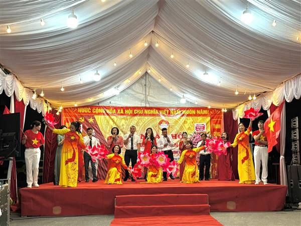 SÔI NỔI NGÀY HỘI ĐẠI ĐOÀN KẾT TOÀN DÂN TỘC NĂM 2025 TẠI CÁC TỔ DÂN PHỐ TRÊN ĐỊA BÀN PHƯỜNG HẢI AN