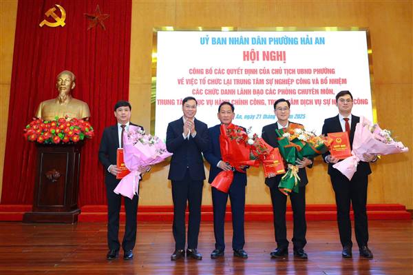 UBND phường Hải An tổ chức Hội nghị công bố các quyết định của Chủ tịch UBND phường về công tác cán bộ