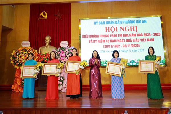 PHƯỜNG HẢI AN BIỂU DƯƠNG PHONG TRÀO THI ĐUA NĂM HỌC 2024-2025 VÀ KỶ NIỆM 43 NĂM NGÀY NHÀ GIÁO VIỆT NAM