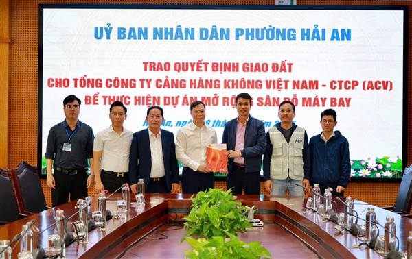 UBND phường Hải An tổ chức Hội nghị trao Quyết định giao đất cho Tổng công ty cảng hàng không Việt Nam - CTCP (ACV) để thực hiện dự án mở rộng sân đỗ máy bay