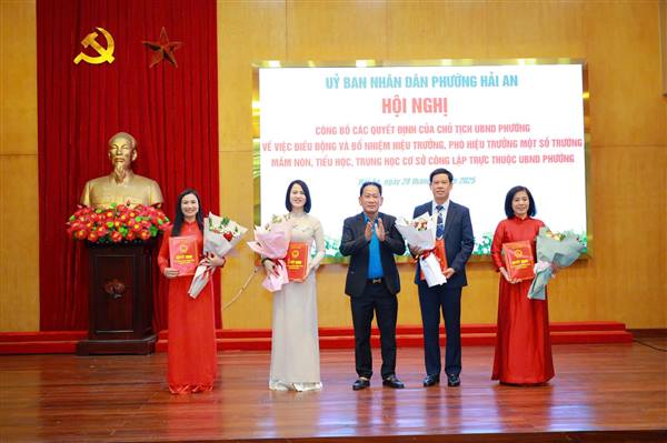 PHƯỜNG HẢI AN CÔNG BỐ QUYẾT ĐỊNH ĐIỀU ĐỘNG VÀ BỔ NHIỆM HIỆU TRƯỞNG, PHÓ HIỆU TRƯỞNG CÁC TRƯỜNG HỌC