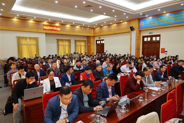 Đảng uỷ phường Hải An tổ chức Hội nghị tập huấn, hướng dẫn sử dụng “Sổ tay đảng viên điện tử” trong sinh hoạt chi bộ và triển khai một số nội dung về kiểm điểm, đánh giá, xếp loại, tập thể, cá nhân năm 2025