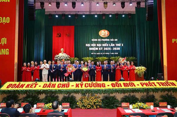 Sáng ngày 23/7/2025, Đảng bộ phường Hải An long trọng tổ chức khai mạc Đại hội Đại biểu Đảng bộ phường lần thứ I, nhiệm kỳ 2025-2030