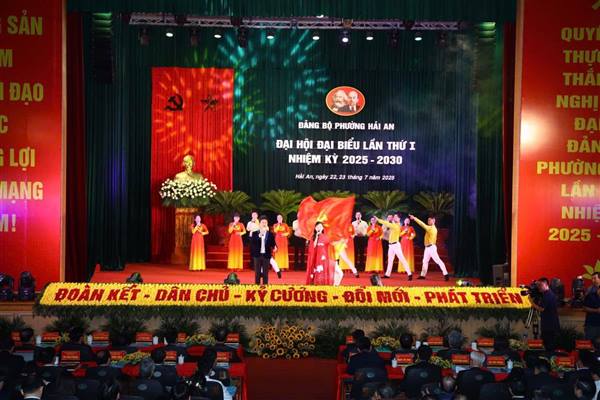 Chương trình văn nghệ đặc sắc chào mừng Đại hội Đại biểu Đảng bộ phường Hải An lần thứ I, nhiệm kỳ 2025–2030