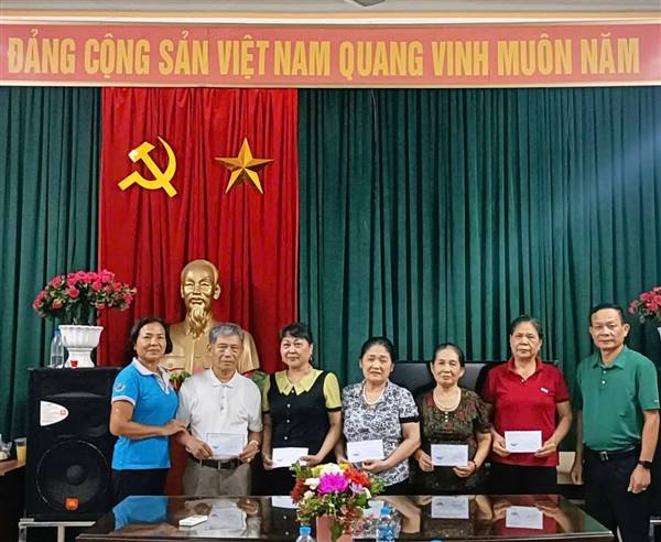 Các Tổ dân phố trên địa bàn phường Hải An tổ chức gặp gỡ, tri ân, tặng quà các gia đình thân nhân Liệt sỹ nhân dịp kỷ niệm 78 năm ngày Thương binh Liệt sĩ 27/7