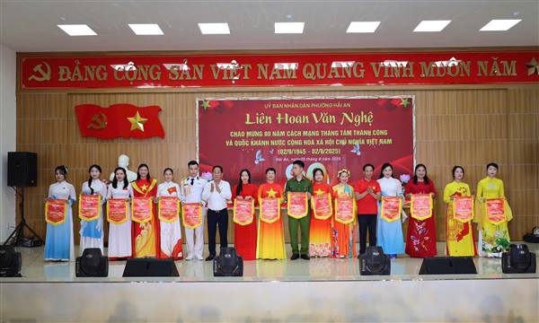 Liên hoan văn nghệ chào mừng 80 năm Cách mạng tháng Tám thành công và Quốc khánh nước CHXHCN Việt Nam