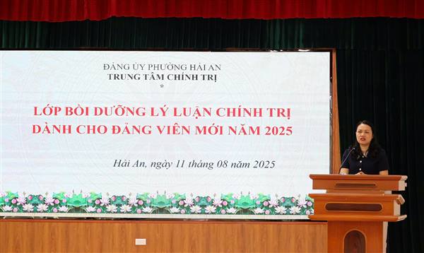 Trung tâm Chính trị tổ chức lớp Bồi dưỡng lý luận chính trị dành cho Đảng viên mới năm 2025