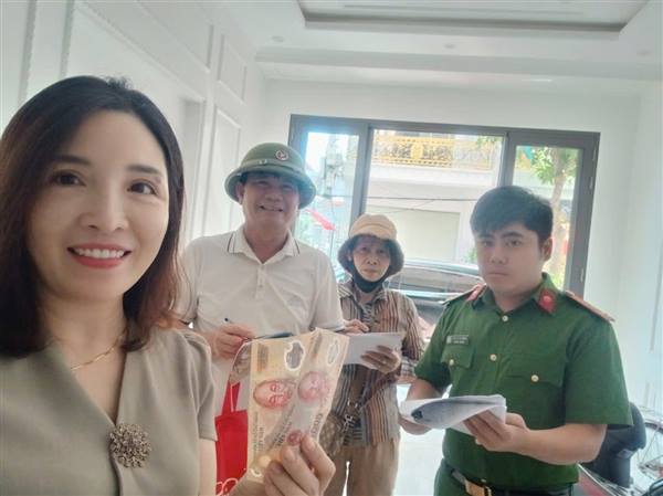 PHƯỜNG HẢI AN TRAO QUÀ TẬN NHÀ CHO NHÂN DÂN