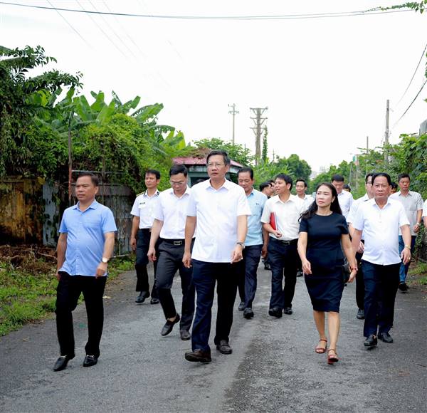 PHÓ CHỦ TỊCH THƯỜNG TRỰC UỶ BAN NHÂN DÂN THÀNH PHỐ KIỂM TRA TIẾN ĐỘ GIẢI PHÓNG MẶT BẰNG MỘT SỐ DỰ ÁN TRÊN ĐỊA BÀN PHƯỜNG HẢI AN - ĐÔNG HẢI.