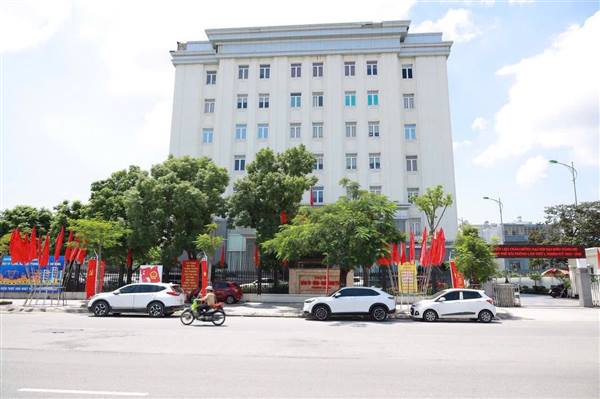 Phường Hải An rực rỡ cờ hoa, pano, khẩu hiệu chào mừng Đại hội Đảng bộ thành phố lần thứ I 