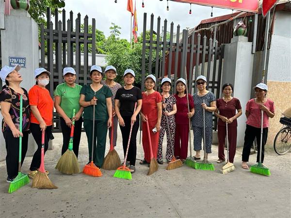 Hội LHPN phường Hải An phát động phong trào vệ sinh môi trường thiết thực chào mừng Đại hội  Đại biểu Đảng bộ thành phố lần thứ I