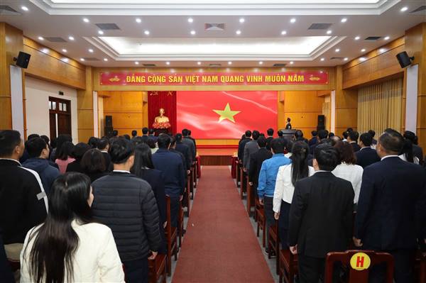 PHƯỜNG HẢI AN TỔ CHỨC LỄ CHÀO CỜ THÁNG 01/2026: BIỂU DƯƠNG CÁC CÁ NHÂN CÓ THÀNH TÍCH XUẤT SẮC