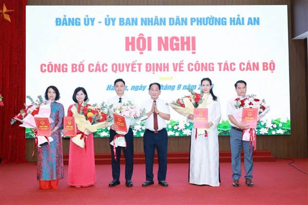 PHƯỜNG HẢI AN CÔNG BỐ CÁC QUYẾT ĐỊNH VỀ CÔNG TÁC CÁN BỘ.