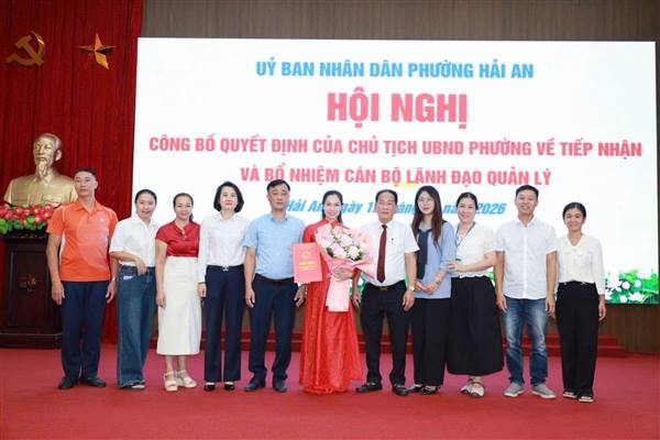 PHƯỜNG HẢI AN CÔNG BỐ QUYẾT ĐỊNH VỀ VIỆC TIẾP NHẬN VÀ BỔ NHIỆM CÁN BỘ LÃNH ĐẠO QUẢN LÝ