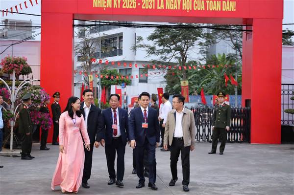 Ngay từ sáng sớm ngày 15/3, không khí Ngày bầu cử tại phường Hải An đang diễn ra sôi nổi, phấn khởi và rộn ràng