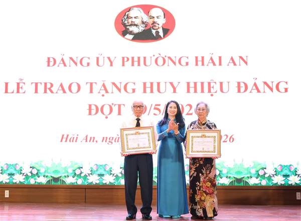 Đảng ủy phường Hải An trao tặng Huy hiệu Đảng Đợt 19/5/2026 cho 122 đảng viên 
