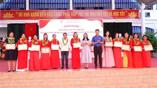 TRƯỜNG TIỂU HỌC CÁT BI TỔ CHỨC ĐẠI HỘI CHÁU NGOAN BÁC HỒ, TỔNG KẾT NĂM HỌC 2025 - 2026 VÀ CHIA TAY HỌC SINH LỚP 5