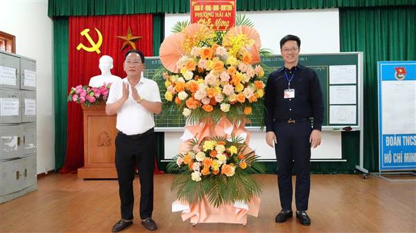 Lãnh đạo phường Hải An thăm, động viên các Hội đồng thi tuyển sinh lớp 10 THPT năm học 2026 - 2027 trên địa bànLãnh đạo phường Hải An thăm, động viên các Hội đồng thi tuyển sinh lớp 10 THPT năm học 2026 - 2027 trên địa bàn