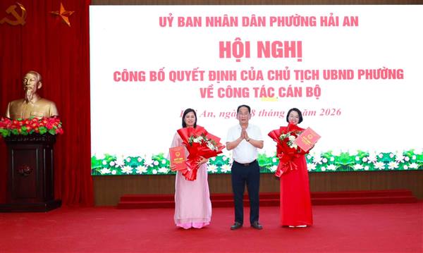 Phường Hải An công bố Quyết định của Chủ tịch UBND phường về công tác cán bộ