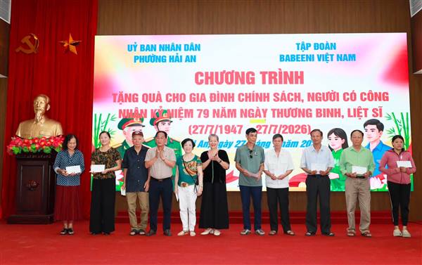50 SUẤT QUÀ ĐƯỢC TẬP ĐOÀN BABEENI TRAO TẶNG TỚI GIA ĐÌNH CHÍNH SÁCH, NGƯỜI CÓ CÔNG PHƯỜNG HẢI AN 