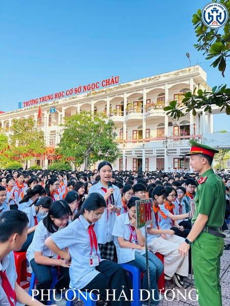 CÔNG AN PHƯỜNG HẢI DƯƠNG PHỐI HỢP VỚI TRƯỜNG THCS NGỌC CHÂU TỔ CHỨC TUYÊN TRUYỀN, PHỔ BIẾN GIÁO DỤC PHÁP LUẬT, HƯỚNG DẪN SỬ DỤNG INTERNET VÀ MẠNG XÃ HỘI AN TOÀN, HIỆU QUẢ
