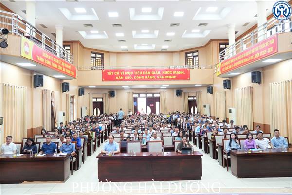 ĐẨY MẠNH CHUYỂN ĐỔI SỐ TRONG CÔNG TÁC ĐẢNG: ĐẢNG ỦY PHƯỜNG HẢI DƯƠNG THAM GIA TẬP HUẤN ỨNG DỤNG “SỔ TAY ĐẢNG VIÊN ĐIỆN TỬ”