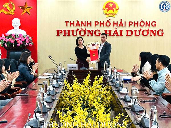 HỘI NGHỊ CÔNG BỐ, TRAO QUYẾT ĐỊNH THÀNH LẬP TRẠM Y TẾ PHƯỜNG HẢI DƯƠNG