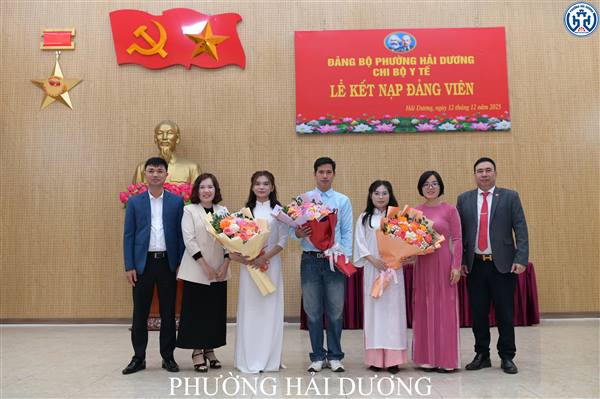 CHI BỘ Y TẾ PHƯỜNG HẢI DƯƠNG TỔ CHỨC
LỄ KẾT NẠP ĐẢNG VIÊN NĂM 2025
