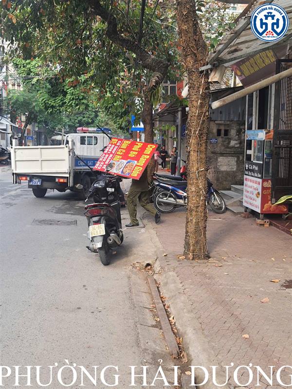 PHƯỜNG HẢI DƯƠNG RA QUÂN XỬ LÝ LẤN CHIẾM VỈA HÈ, LẬP LẠI TRẬT TỰ ĐÔ THỊ