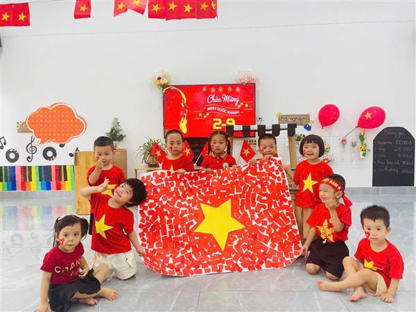 Trường mầm non Quang Trung tổ chức các hoạt động trải nghiệm chào mừng Quốc khánh 2/9