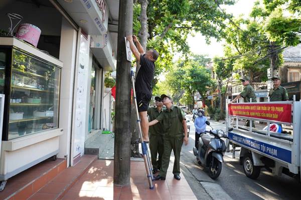 Phường Hải Dương ra quân lập lại trật tự đô thị, đảm bảo an toàn giao thông và vệ sinh môi trường