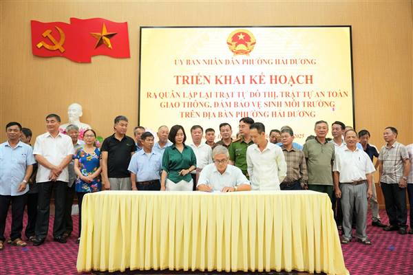 UBND phường Hải Dương, thành phố Hải Phòng triển khai kế hoạch ra quân lập lại trật tự đô thị, bảo đảm an toàn giao thông và vệ sinh môi trường