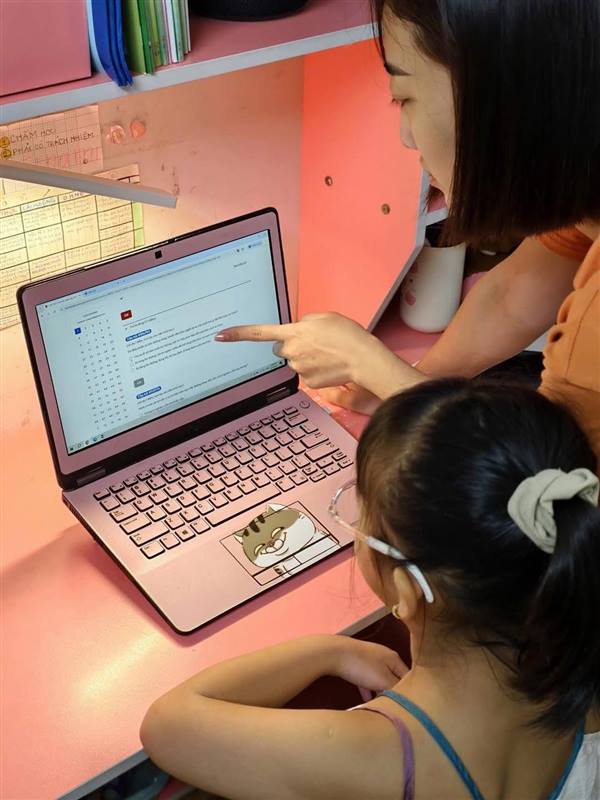 Trường Tiểu học Trần Quốc Toản triển khai học tập pháp luật giao thông trên nền tảng “Bình dân học vụ số”