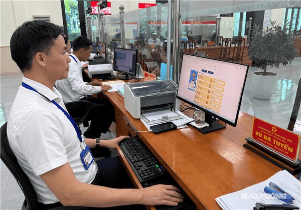 Học cải cách hành chính từ thực tiễn công việc