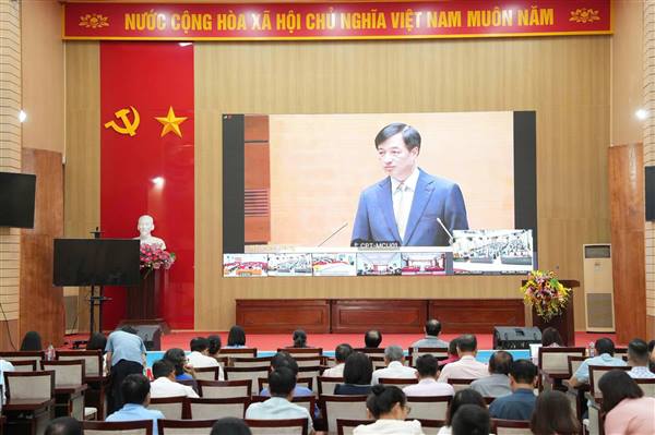 PHƯỜNG HẢI DƯƠNG THAM DỰ HỘI NGHỊ TOÀN QUỐC QUÁN TRIỆT, TRIỂN KHAI THỰC HIỆN NGHỊ QUYẾT HỘI NGHỊ TRUNG ƯƠNG 4 KHÓA XIV