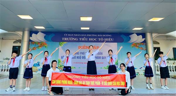 TRƯỜNG TIỂU HỌC TÔ HIỆU TỔ CHỨC DIỄN TẬP ỨNG PHÓ SỰ CỐ AN TOÀN THỰC PHẨM