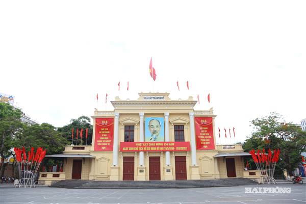 Vọng vang tiếng còi ngày đón Bác Hồ về Hải Phòng