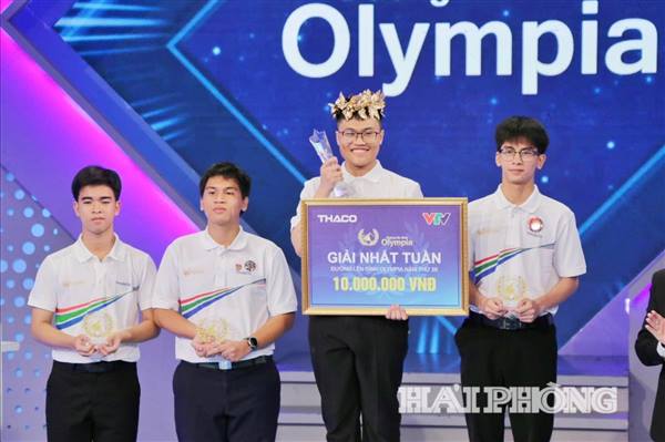 Chân dung nam sinh Trường THPT chuyên Nguyễn Trãi vừa giành vòng nguyệt quế Đường lên đỉnh Olympia 👇👇👇
