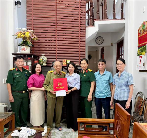 HỘI CỰU CHIẾN BINH, HỘI LIÊN HIỆP PHỤ NỮ, HỘI NÔNG DÂN PHƯỜNG HẢI DƯƠNG THĂM VÀ TẶNG QUÀ CHIẾN SỸ ĐIỆN BIÊN