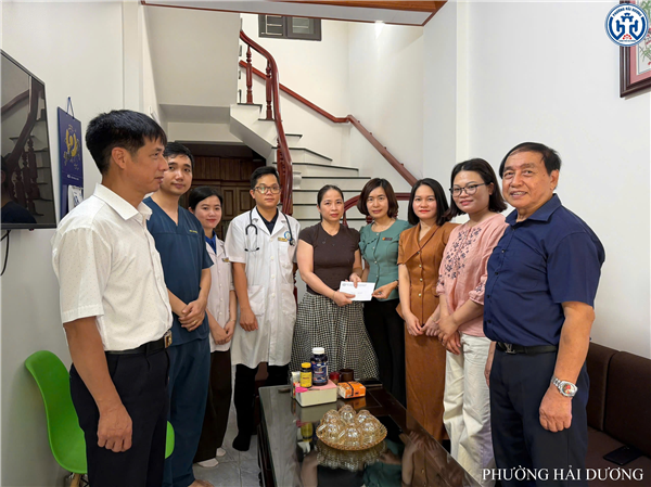 PHƯỜNG HẢI DƯƠNG THĂM, TẶNG QUÀ VÀ KHÁM SỨC KHỎE CHO NGƯỜI LAO ĐỘNG BỊ TAI NẠN LAO ĐỘNG