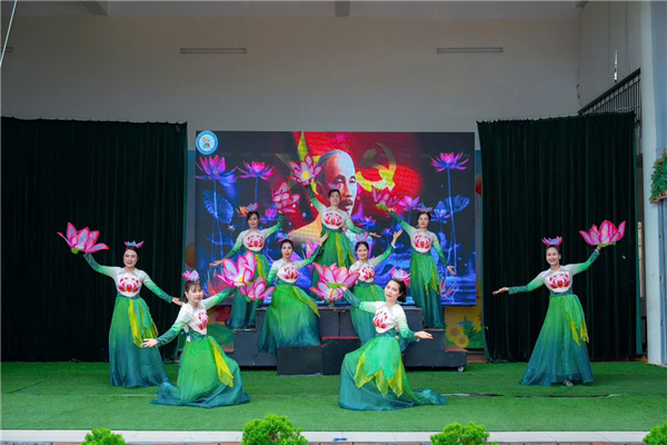 TRƯỜNG MẦM NON NGỌC CHÂU TỔ CHỨC CHƯƠNG TRÌNH “SEN HỒNG DÂNG BÁC – THÁNG NĂM ƠN NGƯỜI” VÀ TỔNG KẾT NĂM HỌC 2025 - 2026