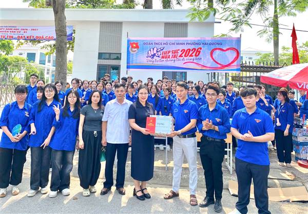 ĐỒNG CHÍ NGUYỄN THỊ HÀ PHƯƠNG - PHÓ BÍ THƯ THƯỜNG TRỰC ĐẢNG ỦY PHƯỜNG HẢI DƯƠNG THĂM, ĐỘNG VIÊN ĐỘI HÌNH THANH NIÊN TÌNH NGUYỆN TIẾP SỨC MÙA THI NĂM 2026