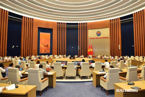 UBND thành phố họp phiên thường kỳ đánh giá tình hình thực hiện nhiệm vụ phát triển kinh tế - xã hội tháng 4.