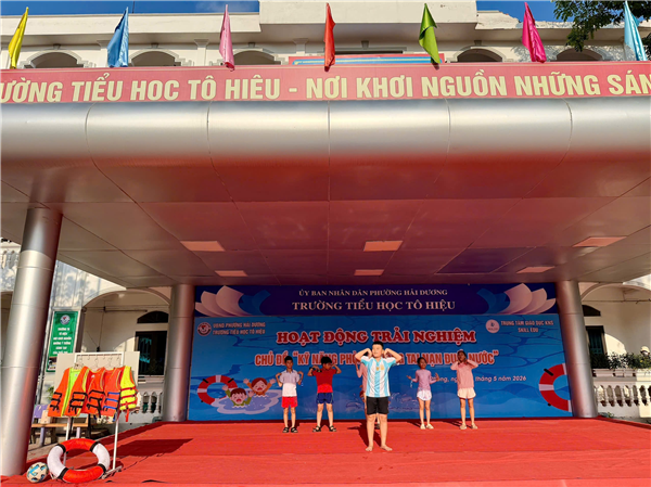 TRƯỜNG TIỂU HỌC TÔ HIỆU TỔ CHỨC NGOẠI KHÓA TRANG BỊ KỸ NĂNG PHÒNG TRÁNH TAI NẠN ĐUỐI NƯỚC