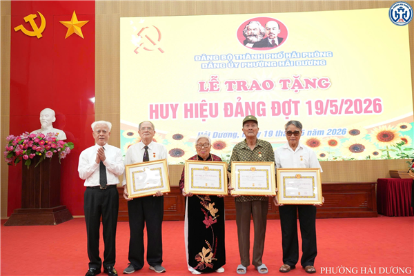 ĐẢNG UỶ PHƯỜNG HẢI DƯƠNG TỔ CHỨC LỄ TRAO TẶNG HUY HIỆU ĐẢNG ĐỢT 19/5/2026