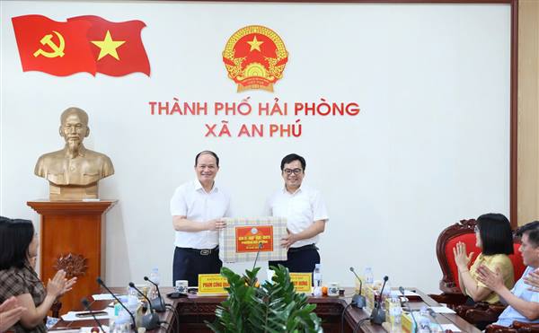  Đảng ủy phường Hải Dương và Đảng ủy xã An Phú  học tập, trao đổi kinh nghiệm trong công tác lãnh đạo, chỉ đạo vận hành bộ máy của hệ thống chính trị và chính quyền địa phương 2 cấp