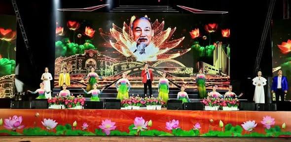 Chương trình nghệ thuật “SÁNG MÃI TÊN NGƯỜI - HỒ CHÍ MINH”, chào mừng các ngày Lễ lớn trong tháng 4, tháng 5 và Lễ hội Hoa phượng đỏ - Hải Phòng 2026, Kỷ niệm 136 năm Ngày sinh Chủ tịch Hồ Chí Minh (19/5/1890 - 19/5/2026). 