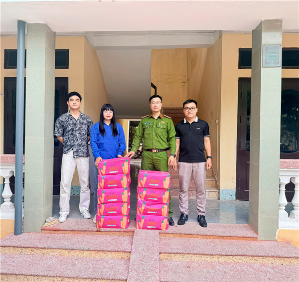 ĐOÀN THANH NIÊN - HỘI NÔNG DÂN PHƯỜNG HẢI DƯƠNG HỖ TRỢ TIÊU THỤ 1,75 TẤN CÀ RỐT CHO NÔNG DÂN